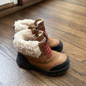 UGG Children’s winter boots sz 10